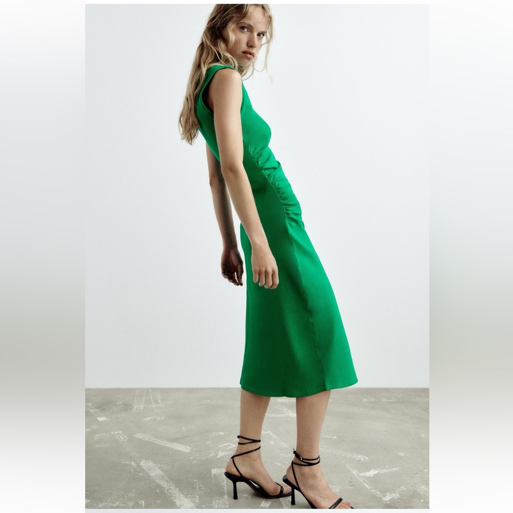 ZARA Ruched Ribbed Dress in Green - Picture 5 of 9